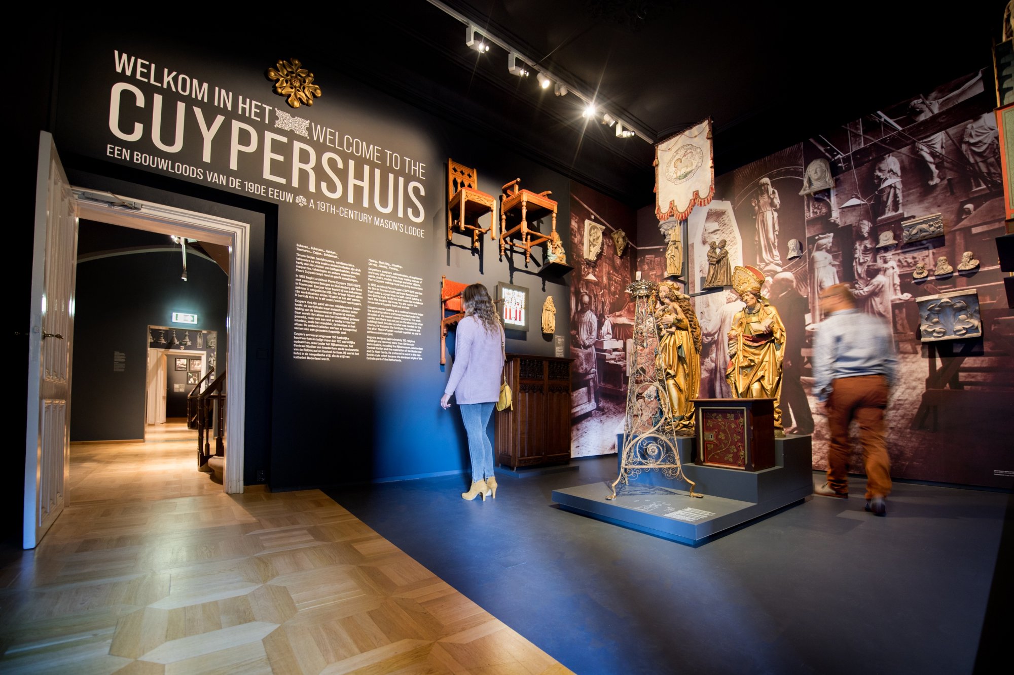 Welkomstruimte met bezoekers